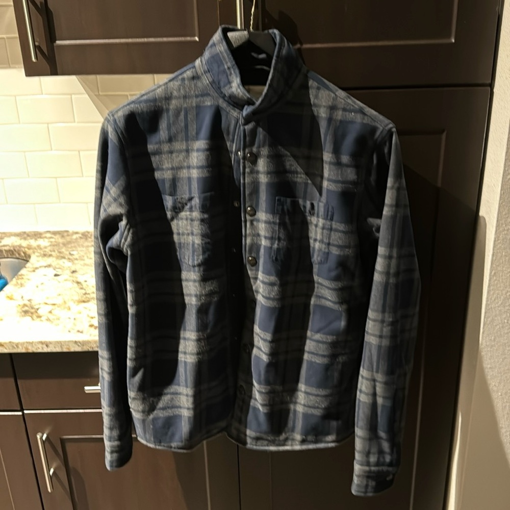 Navy Vuori snap button overshirt / shirt jacket size L